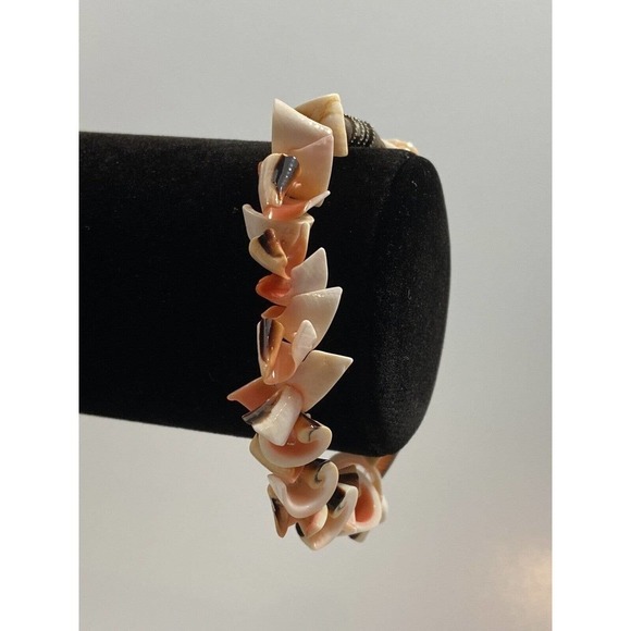 Bracelet Sea Shells Pink Boho Silver Tone Barrel Clasp 8” - Picture 8 of 9